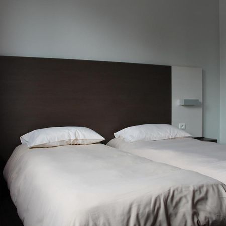 La Hourquie Cafe Otel Morlaas Oda fotoğraf
