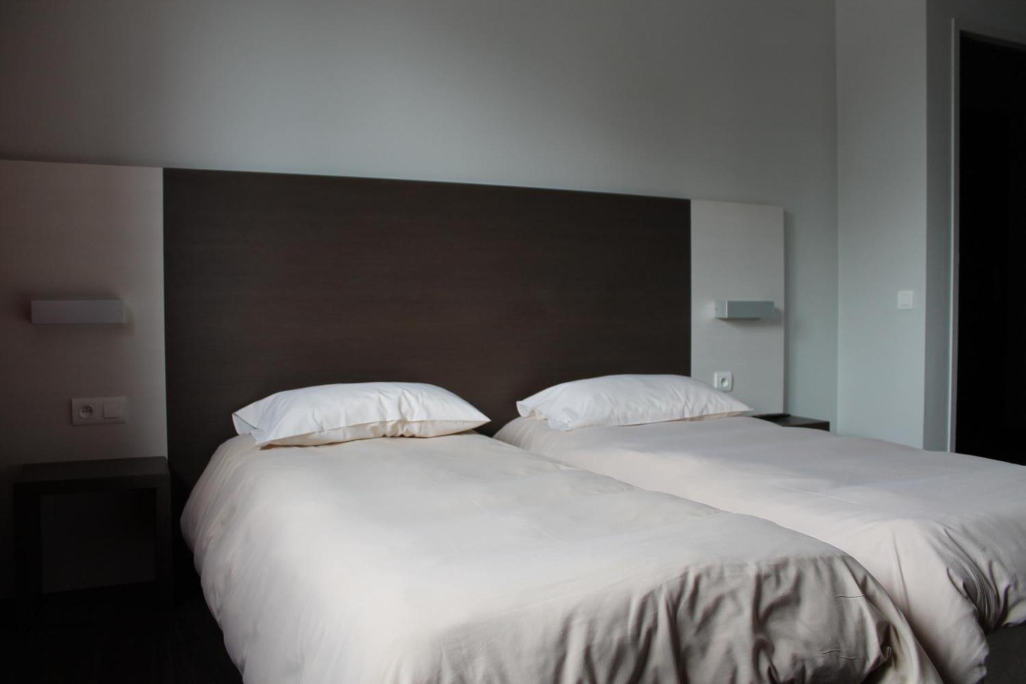 La Hourquie Cafe Otel Morlaas Oda fotoğraf
