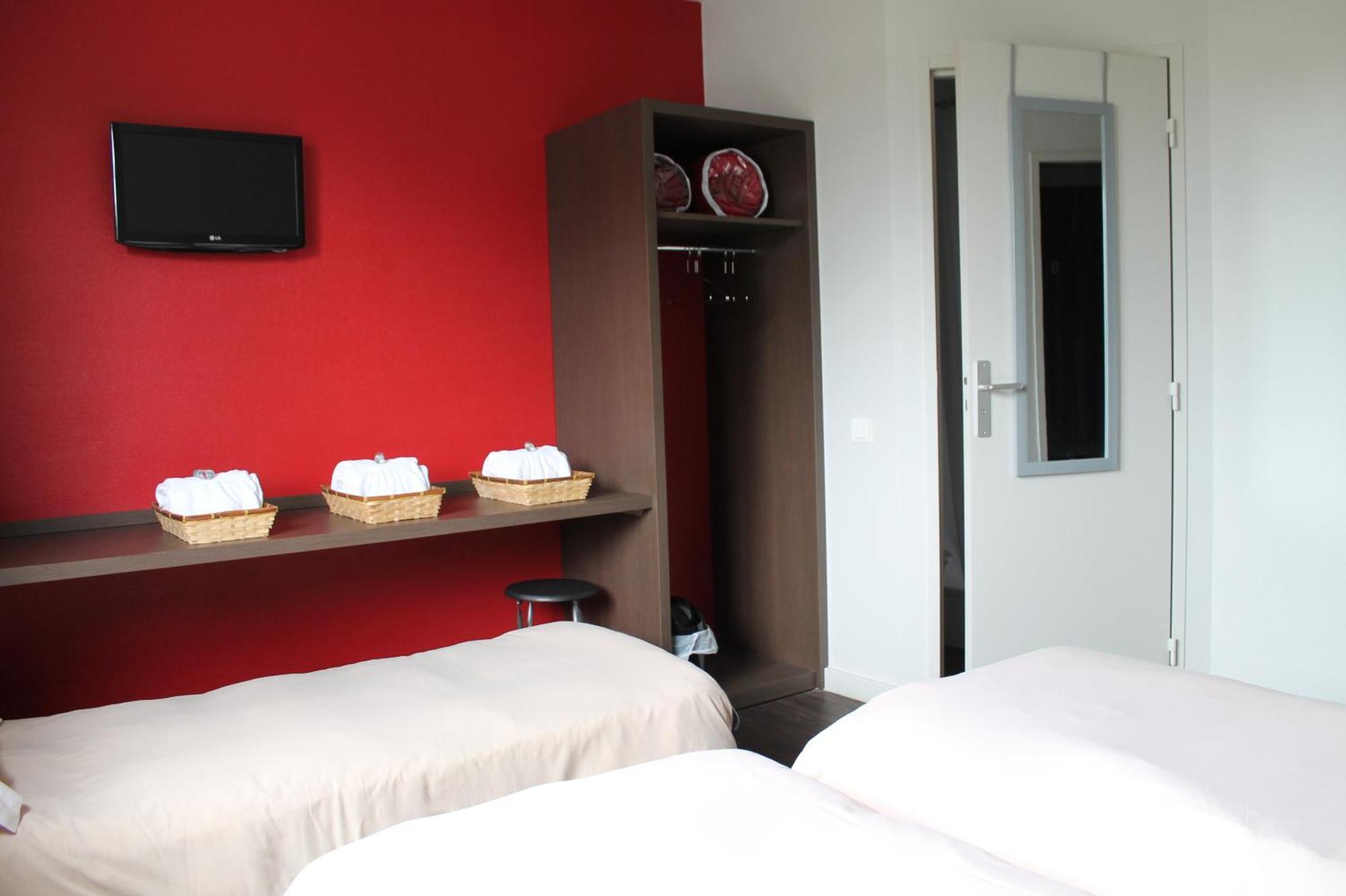 La Hourquie Cafe Otel Morlaas Oda fotoğraf