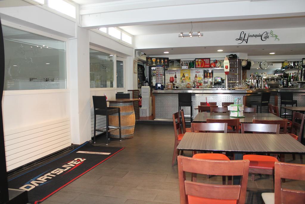 La Hourquie Cafe Otel Morlaas Dış mekan fotoğraf