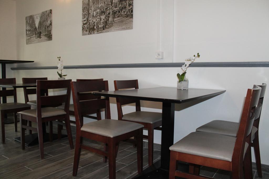 La Hourquie Cafe Otel Morlaas Dış mekan fotoğraf