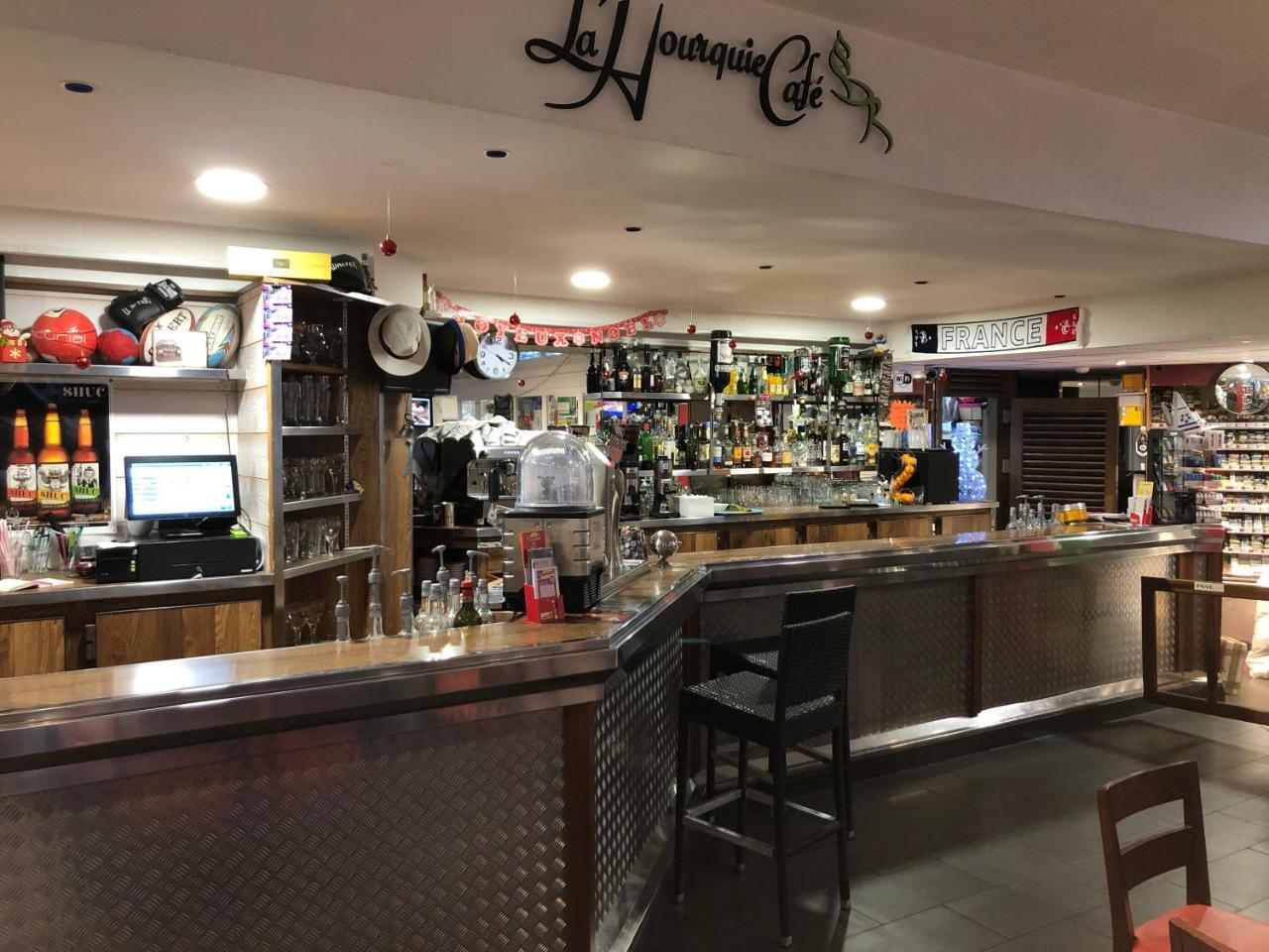 La Hourquie Cafe Otel Morlaas Dış mekan fotoğraf